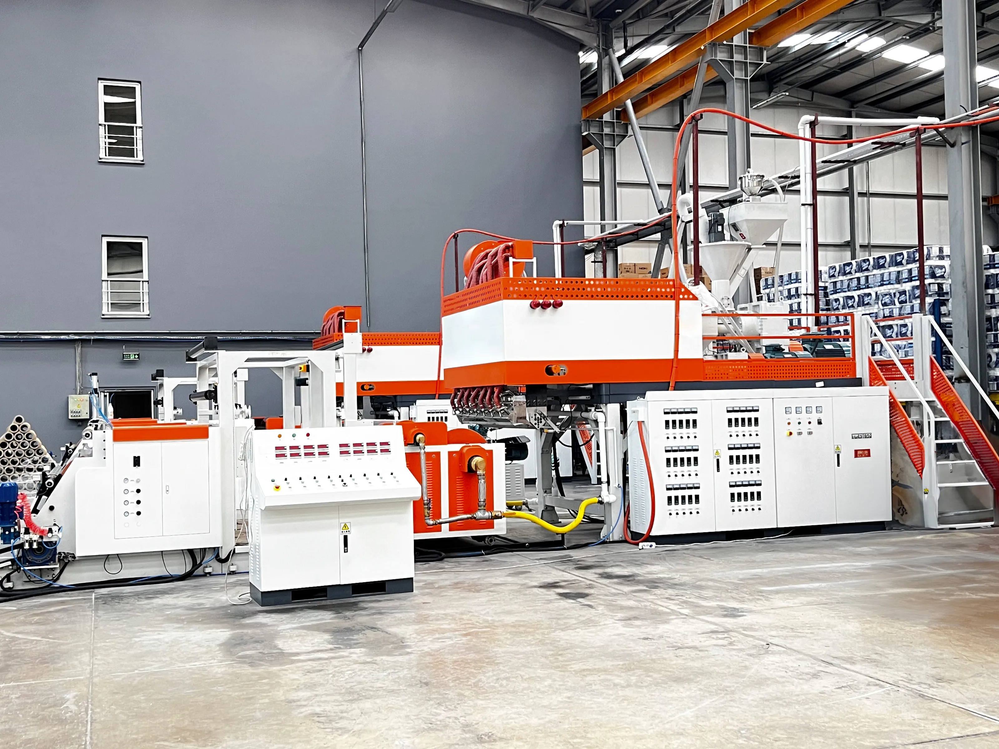 The extrusion line in the hall, seen from the side